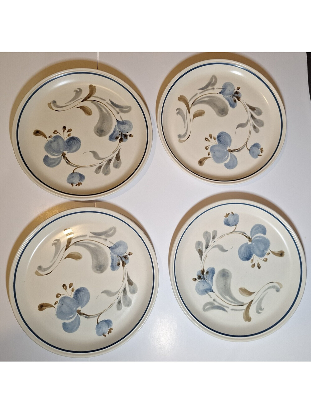 Johnson Bros Sirocco Table Plus Dinner plates 10 1/2" Lot of 4 England